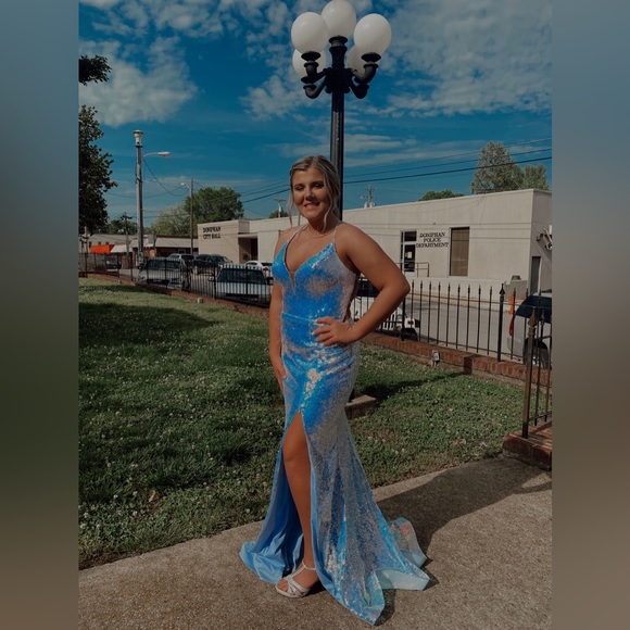 ALYCE PARIS. size 8 prom dress. - Picture 5 of 5